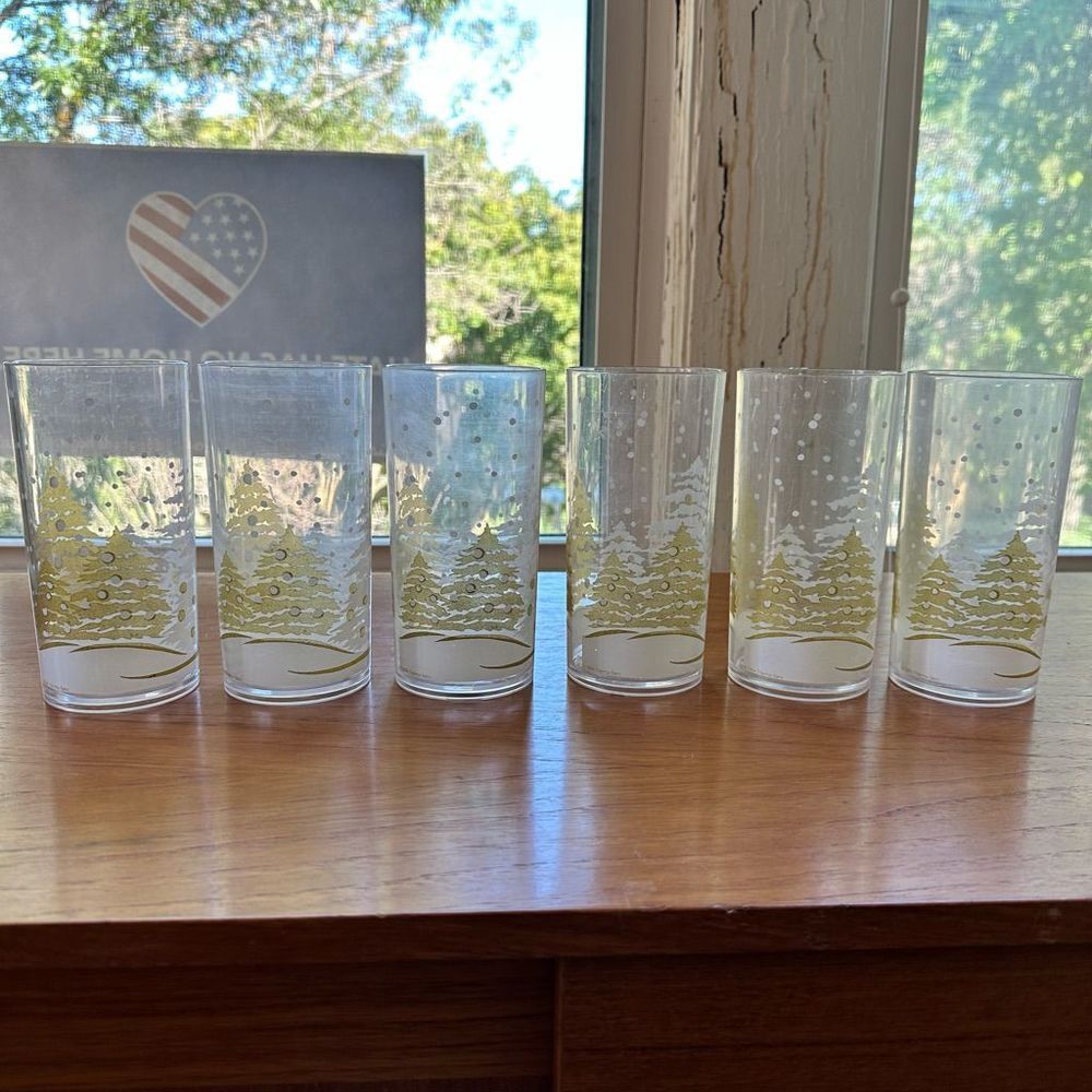 6 Vintage Holiday Tumblers Thermo Serve White & Gold Plastic Christmas